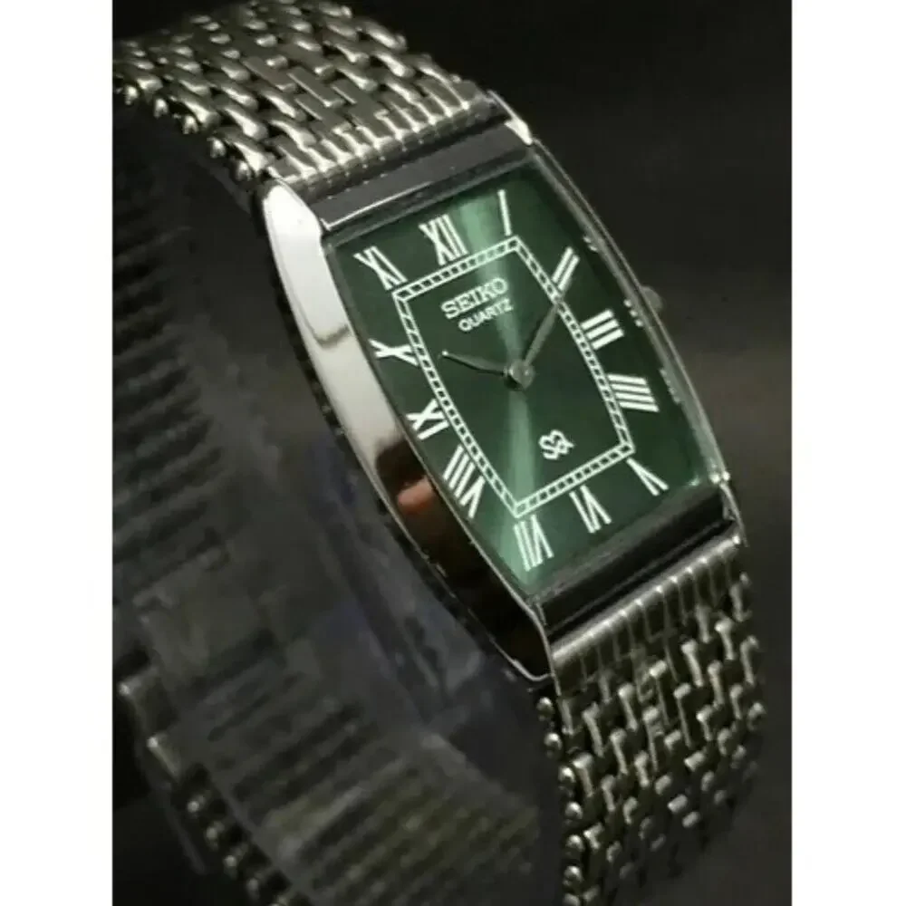 Vintage Style Seiko Quartz Mens Silver Watch & Green accents W/ Metal Strap